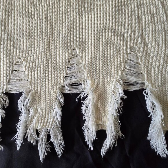 Women's Size X Large V-Neck Knit Beige Knit Tank W/Fringe Bottom - Picture 7 of 10